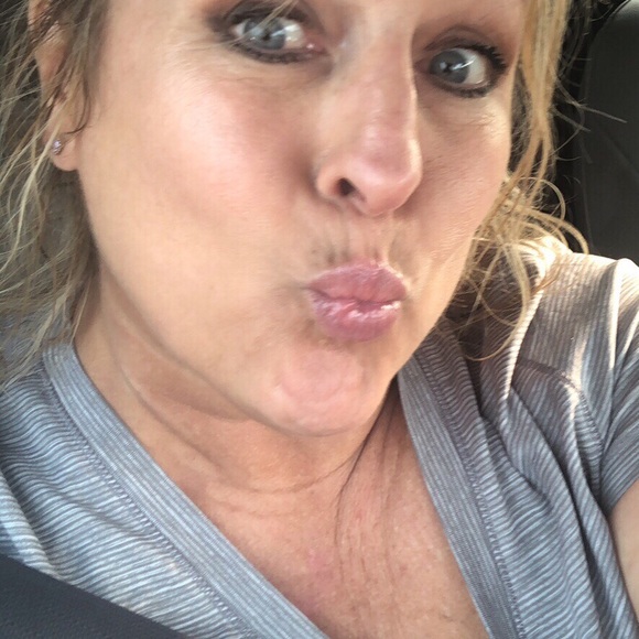 Meet your Posher, Traci - Picture 7 of 7